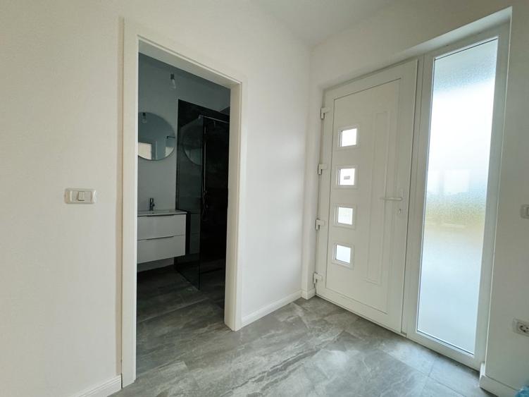Duplex cu 4 camere cu Canalizare în Aeroport