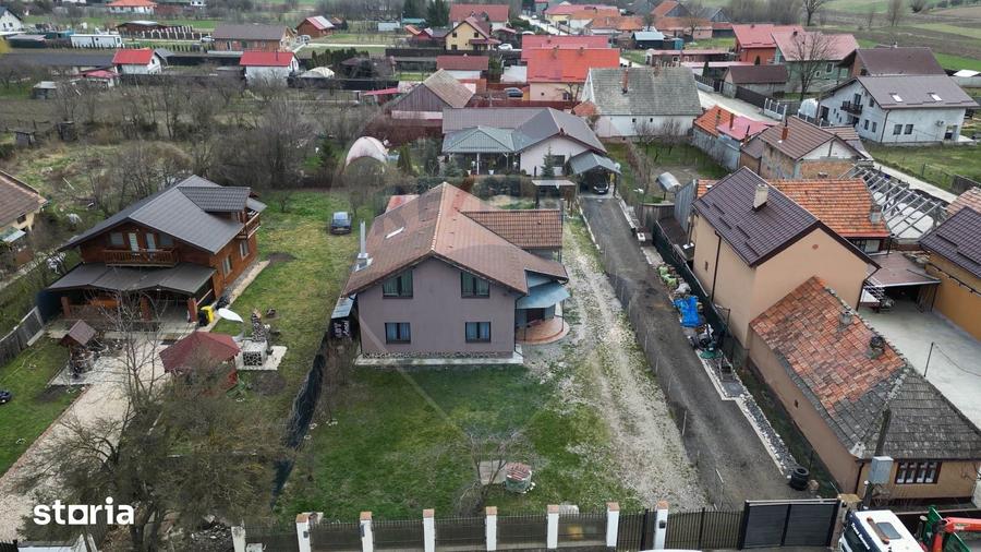 Casă cu 4 camere cu Teren 1000 Mp în Mănești