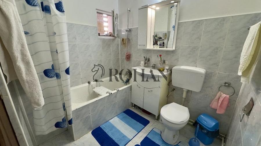 Apartament cu 3 camere decomandat în Cetate