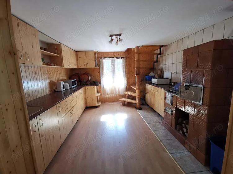 Casă cu 3 camere cu Teren 1493 Mp în Orăști
