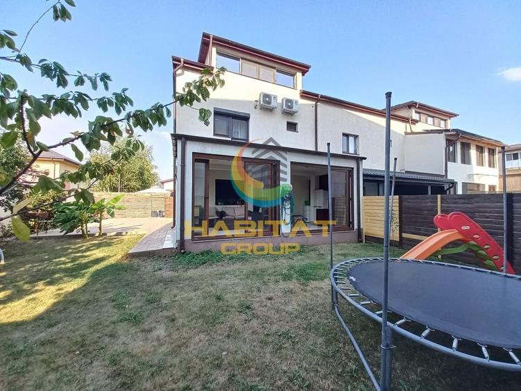 Casă individuală cu 4 camere cu Canalizare în Est