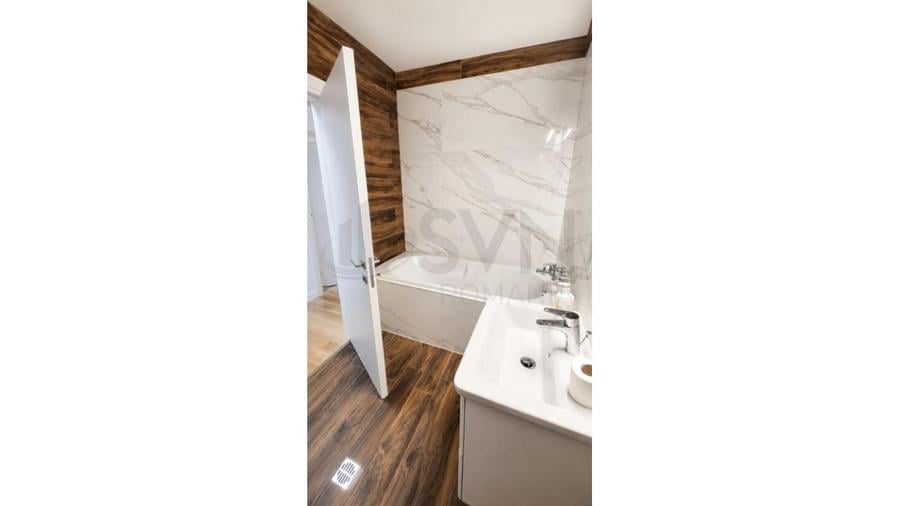 Apartament cu 4 camere decomandat în Centrul Civic