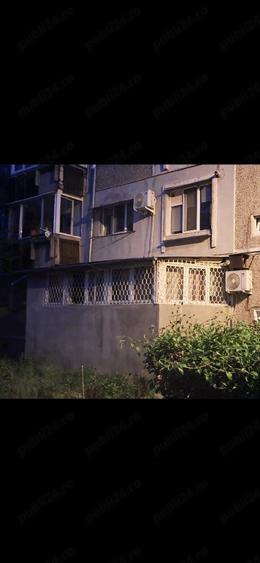 Apartament cu 3 camere decomandat în Aradului