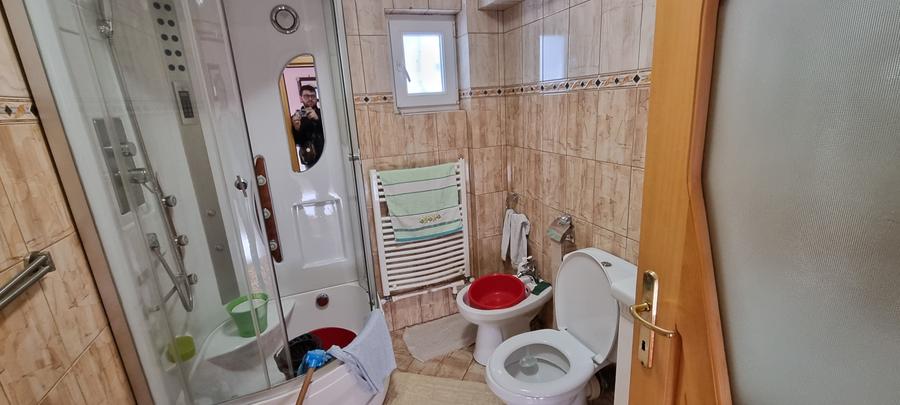 Apartament cu 4 camere decomandat în Central