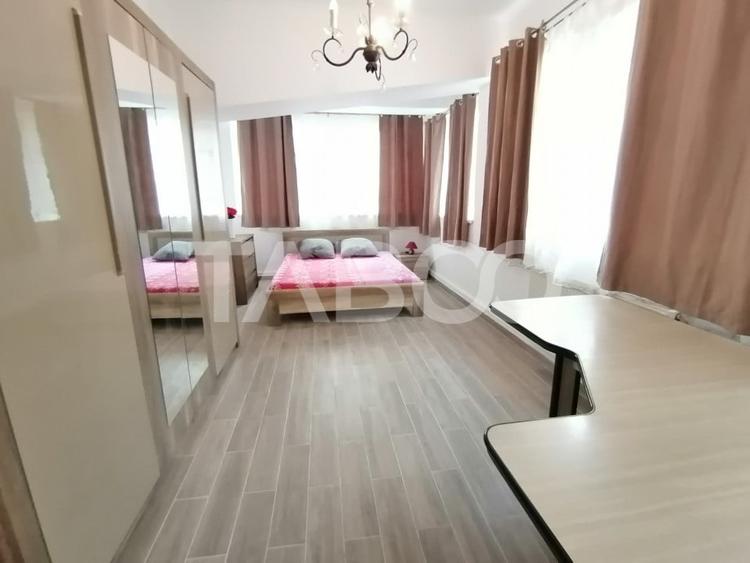 Apartament cu 3 camere semidecomandat, mobilat în Ștrand