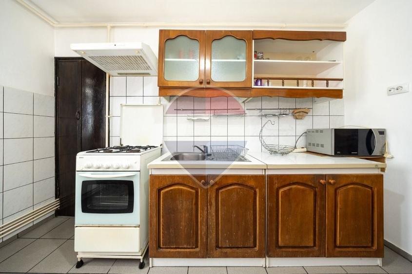 Apartament cu 3 camere decomandat, mobilat în Tractorul