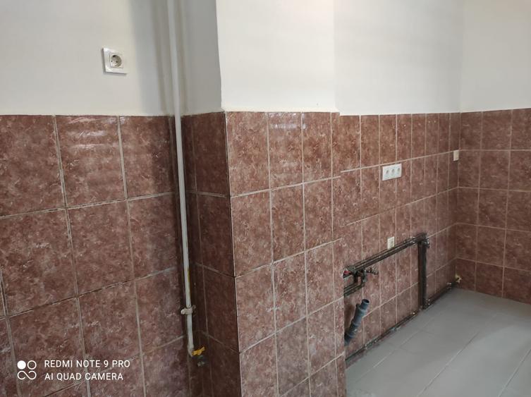 Casă individuală cu 7 camere cu Canalizare în Schei
