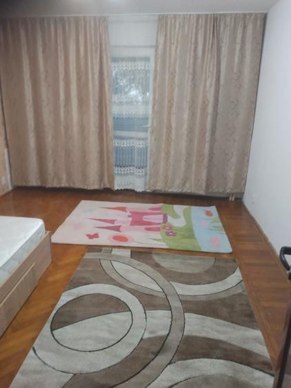 Apartament cu 3 camere semidecomandat în Nicolae Bălcescu