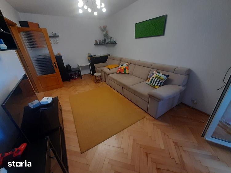 Apartament cu 3 camere decomandat în Drumul Taberei