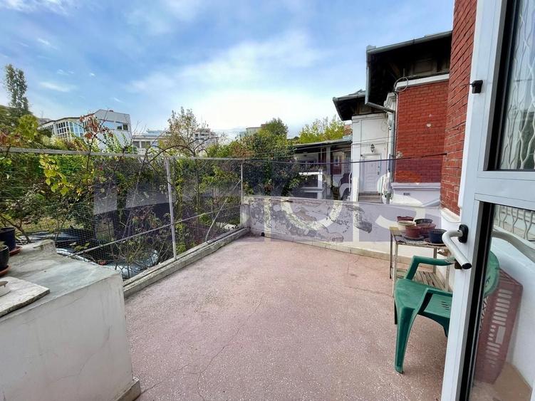 Casă individuală cu 4 camere cu Canalizare în Ultracentral