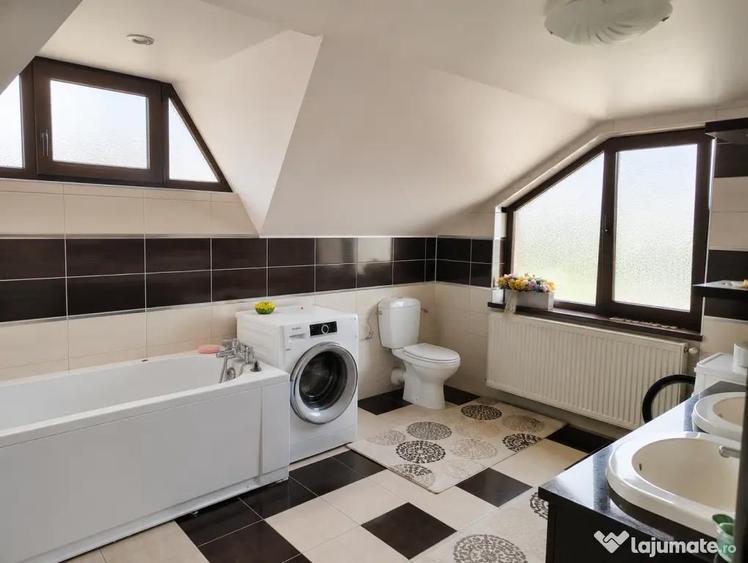 Casă cu 5 camere cu Teren 600 Mp în Central