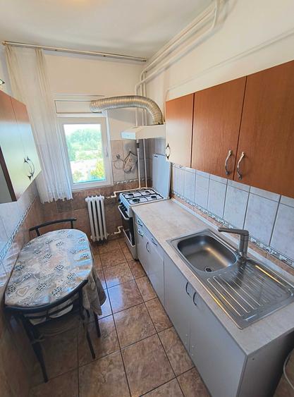 Inchiriez apartament 2 camere semidecomandat - 1