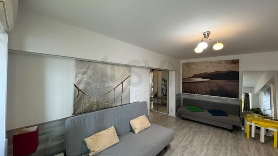 Apartament cu 3 camere semidecomandat în Ștefan cel Mare
