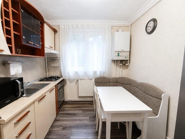 2 camere decomandat, Etaj 1 , Brașovul Vechi – Str. Simion Bărnuțiu - 10