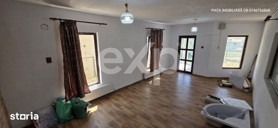 Casă cu 6 camere cu Piscina în Răzvad