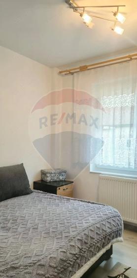 Apartament cu 3 camere semidecomandat în Sud