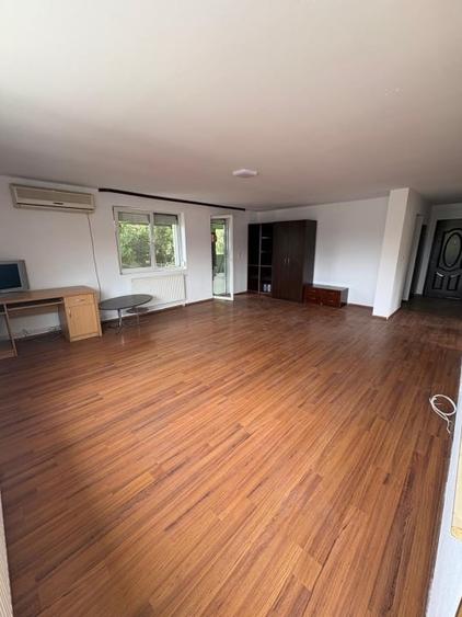 Apartament cu 3 camere decomandat, mobilat în Exterior Sud