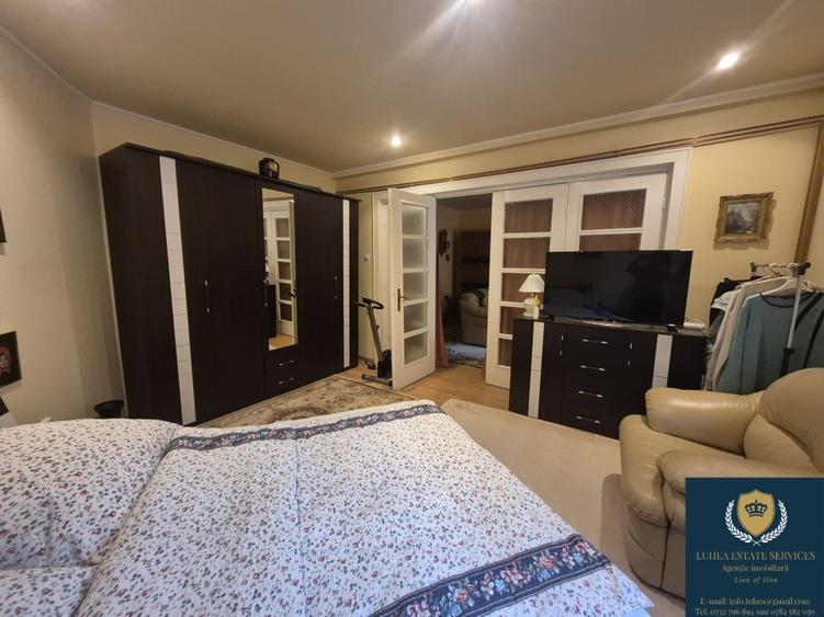 Apartament cu 3 camere semidecomandat în Centrul Civic