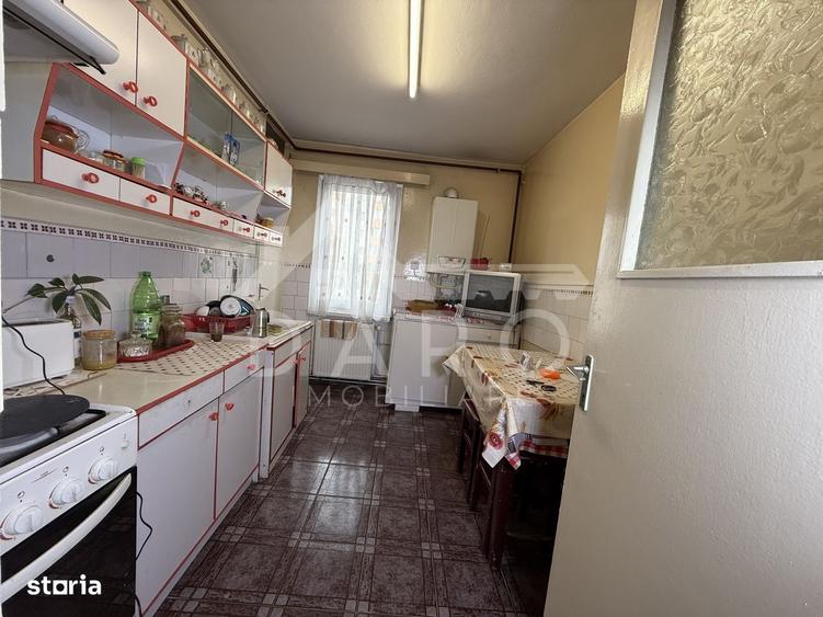 Apartament cu 3 camere decomandat în Tudor