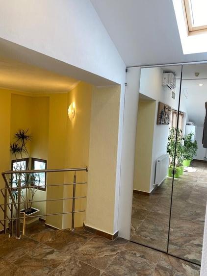 Casă individuală cu 10 camere cu Teren 650 Mp în Otopeni