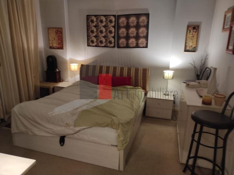 Apartament cu 3 camere semidecomandat în Universitate