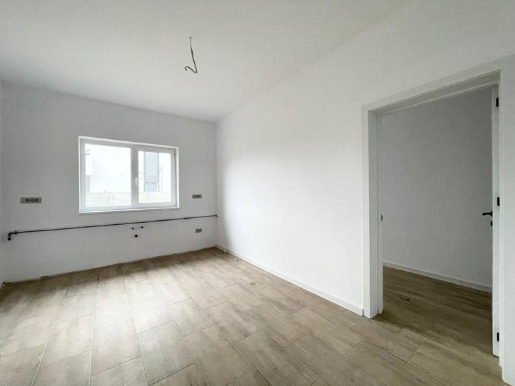 Duplex cu 4 camere cu Canalizare în Moșnița Veche
