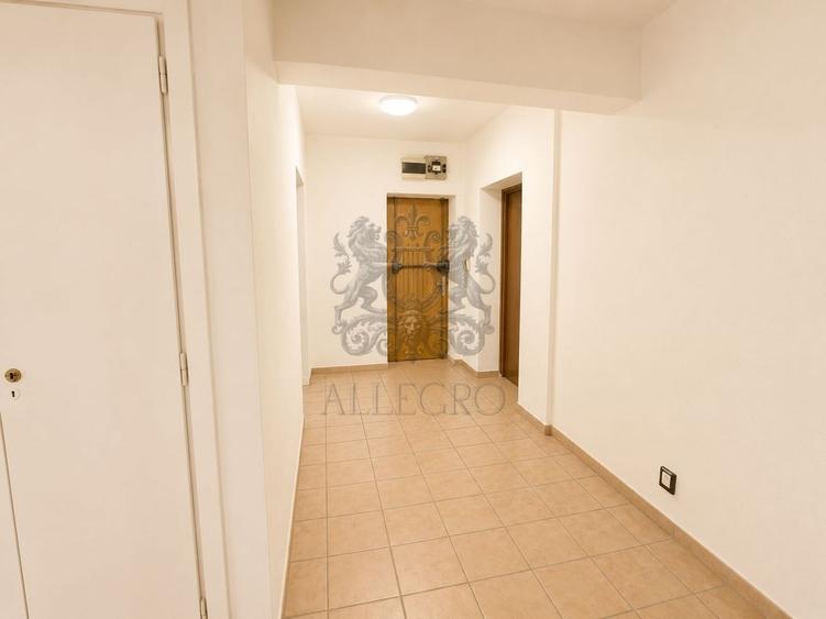Apartament cu 4 camere semidecomandat în Cișmigiu