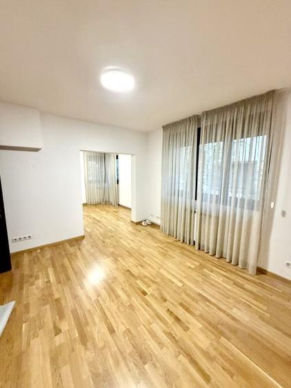 Apartament cu 3 camere decomandat în P-ța Dorobanți