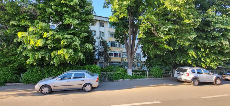 Vanzare apartament cu 3 camere decomandat, Su=62,5m.p., etaj 2, bloc S+P+4, pozitionat pe mijloc, an constructie 1972
