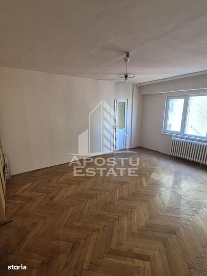 Apartament cu 3 camere în Lipovei