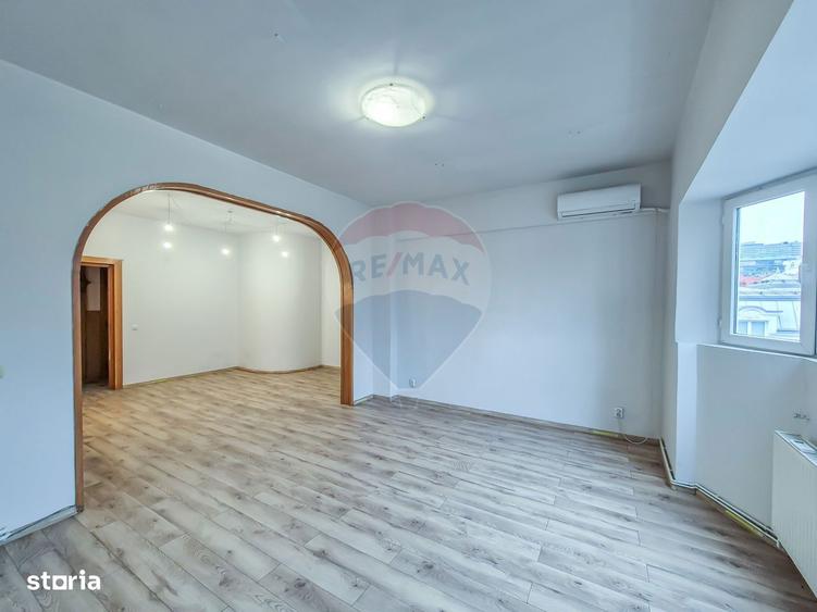 Apartament cu 4 camere semidecomandat în Armeneasca