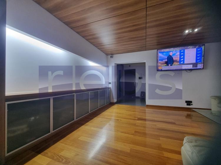 Apartament cu 3 camere semidecomandat, mobilat în Vitan