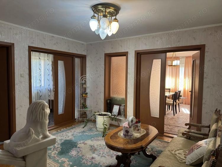 Casă cu 6 camere cu Teren 4057 Mp în Găneasa