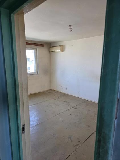 Apartament cu 3 camere semidecomandat în Câmpia Libertății