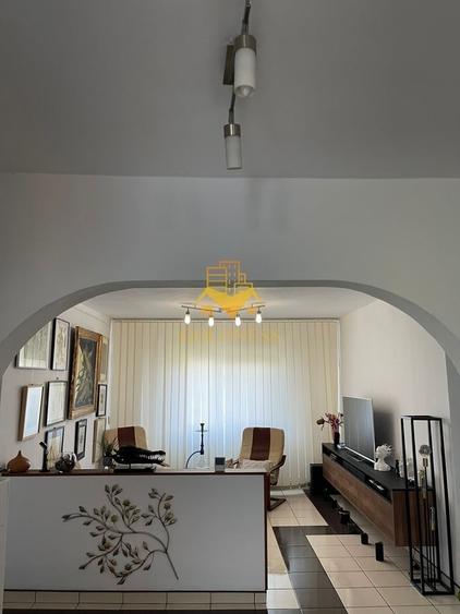 Apartament cu 4 camere decomandat în Central