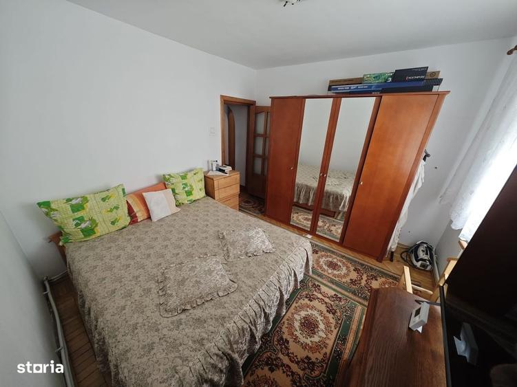 Apartament cu 4 camere decomandat în Central