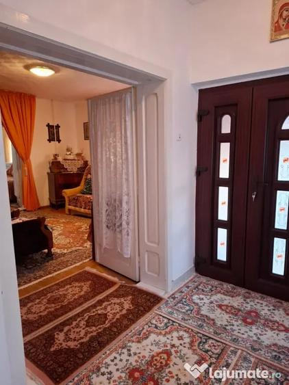 Casă cu 4 camere în Ghioroc