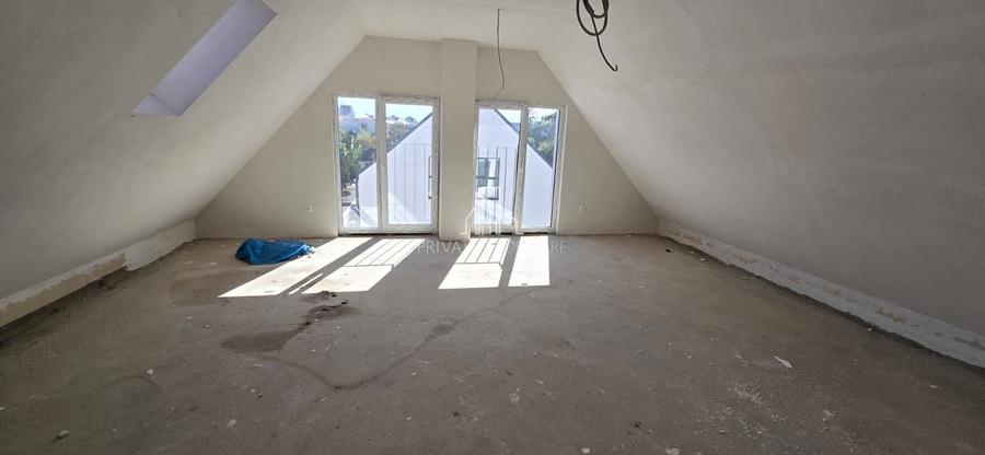Apartament cu 4 camere decomandat în 7 Noiembrie
