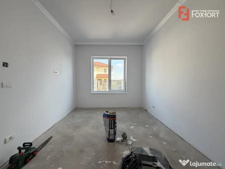 Casă cu 5 camere cu Teren 334 Mp în Dumbrăvița