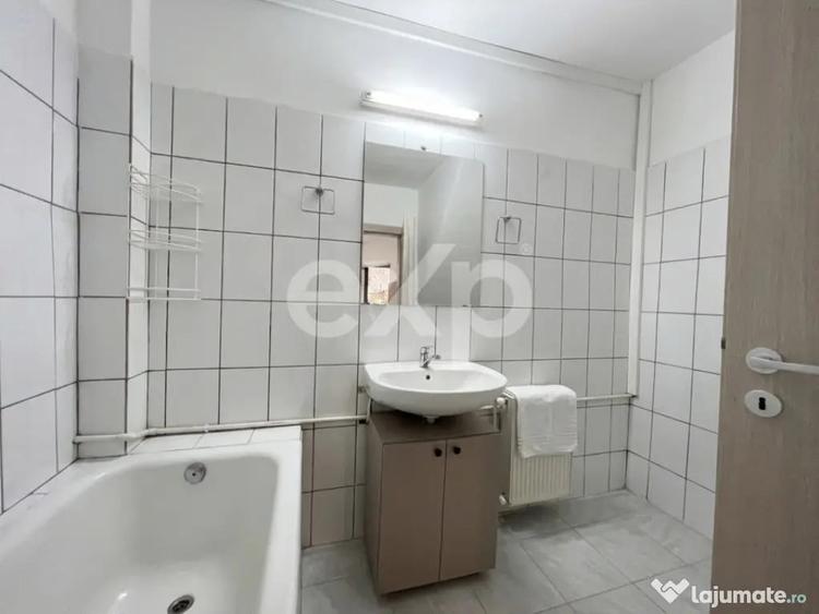 Casă cu 6 camere cu Teren 306 Mp în Central