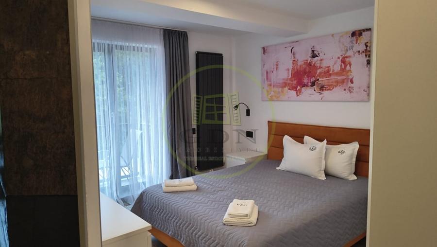 Apartament cu 3 camere semidecomandat, mobilat în Predeal