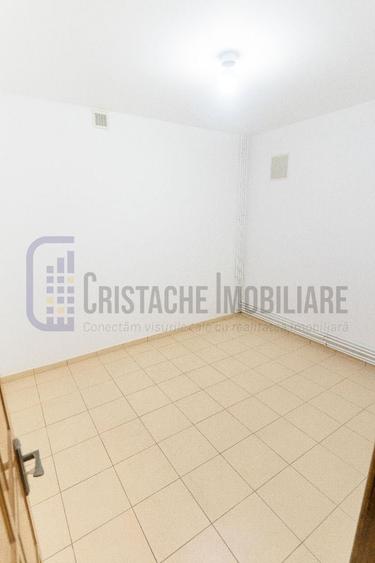 Casă individuală cu 12 camere cu Canalizare în Pache Protopopescu