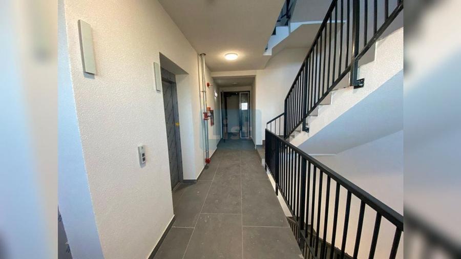 Apartament cu 3 camere semidecomandat în Aeroport