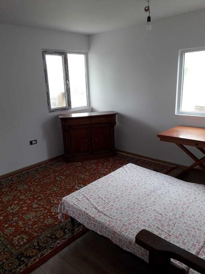 Casă cu 2 camere în Siretu