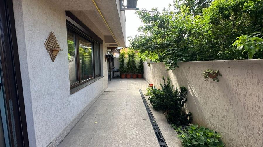 Apartament cu 3 camere semidecomandat, mobilat în Bucureștii Noi