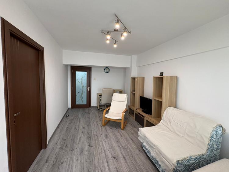 Apartament cu 3 camere semidecomandat, mobilat în Lujerului