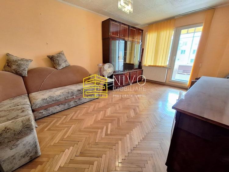 Apartament cu 3 camere decomandat, mobilat în Tudor
