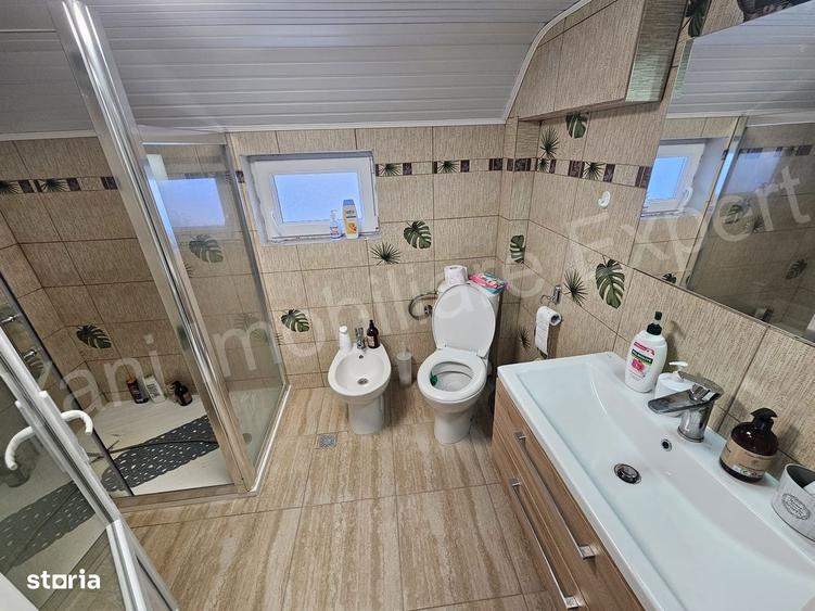 Casă cu 4 camere cu Teren 1435 Mp în Bradu