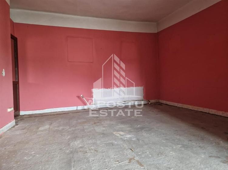 Spațiu comercial, de 600 mp, în Pârneava