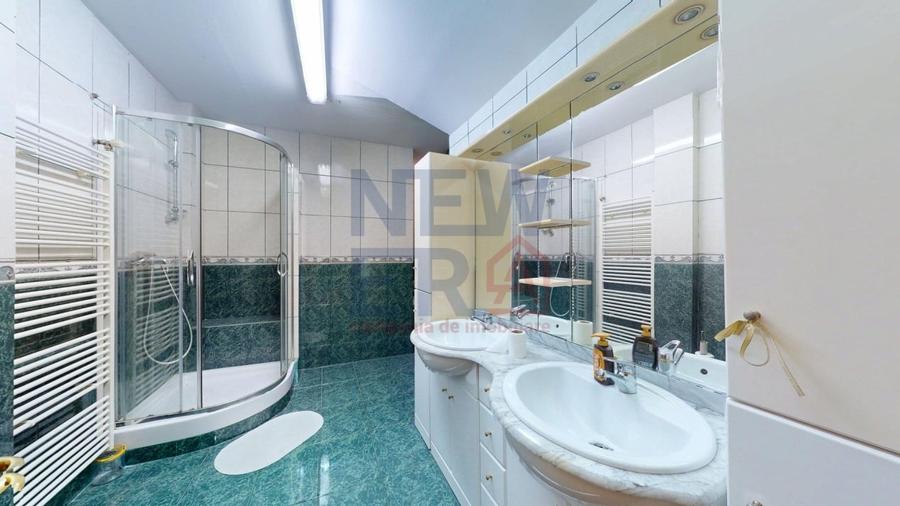 Casă individuală cu 9 camere cu Canalizare în Eminescu